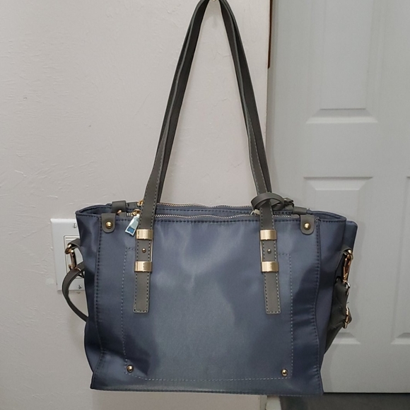 Gray nylon shoulder bag with crossbody strap. - Picture 6 of 7